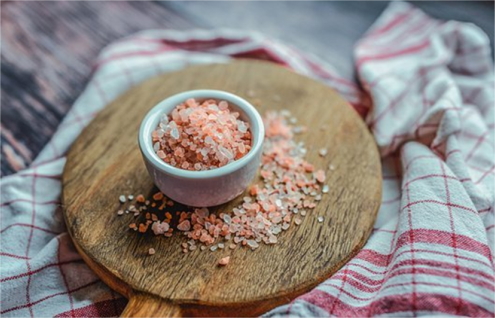 Himalaya-Salz für die Herstellung einer Salzsole und für deine Gesundheit